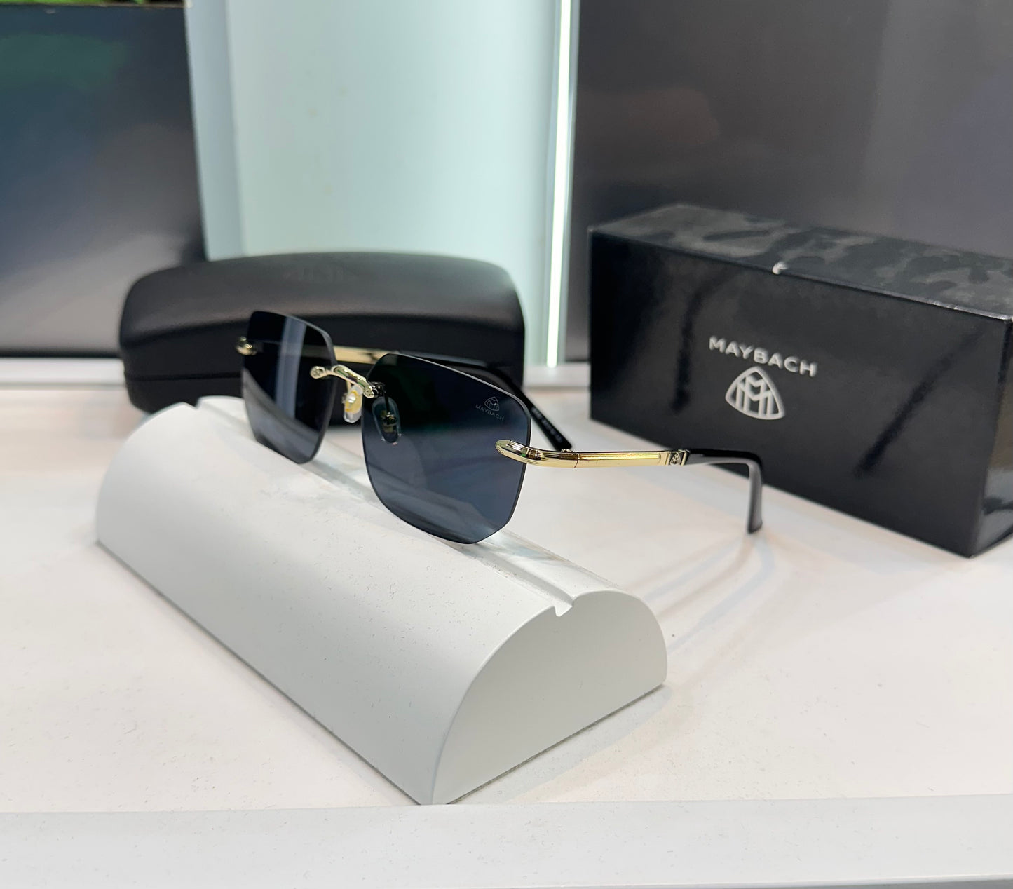 Maybac h Black Gold 8692 Ultimate Luxury Shade With Original Packaging